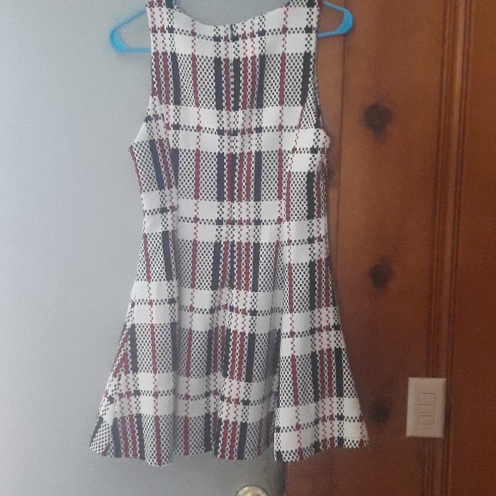 Dress - Picture 4 of 7